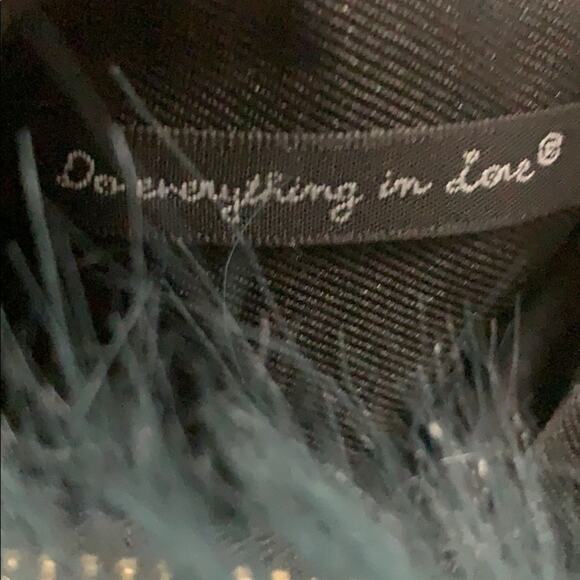 DO EVERYTHING IN LOVE FAUX‎ FUR BAG - Picture 4 of 7
